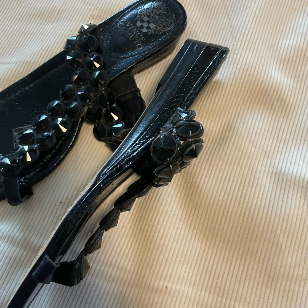 Vince Camuto Women's Black Leather Wedge Sandal Size 8 - Picture 3 of 6